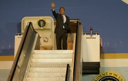 President Bush arrives in Sydney - September 4, 2007 [White House photo]